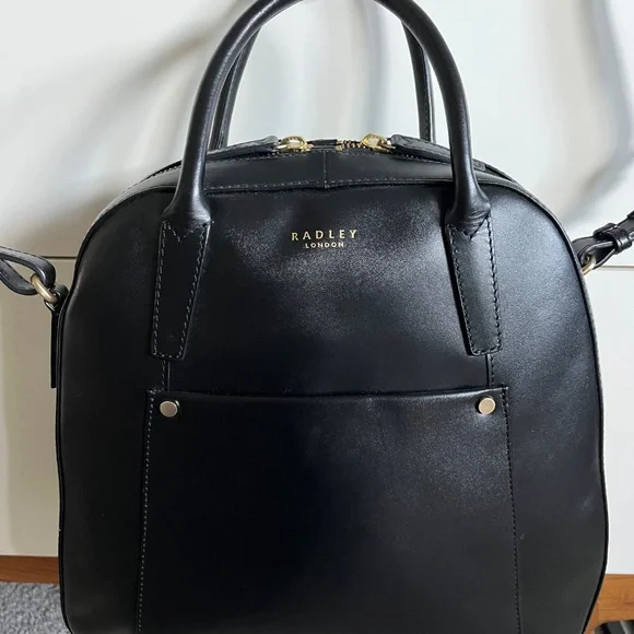 Radley London like new condition real leather black crossbody or shoulder bag - Picture 2 of 11